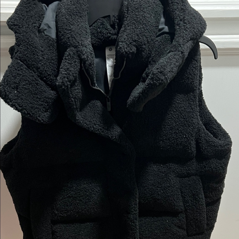 Lululemon Black Sherpa Vest size 10